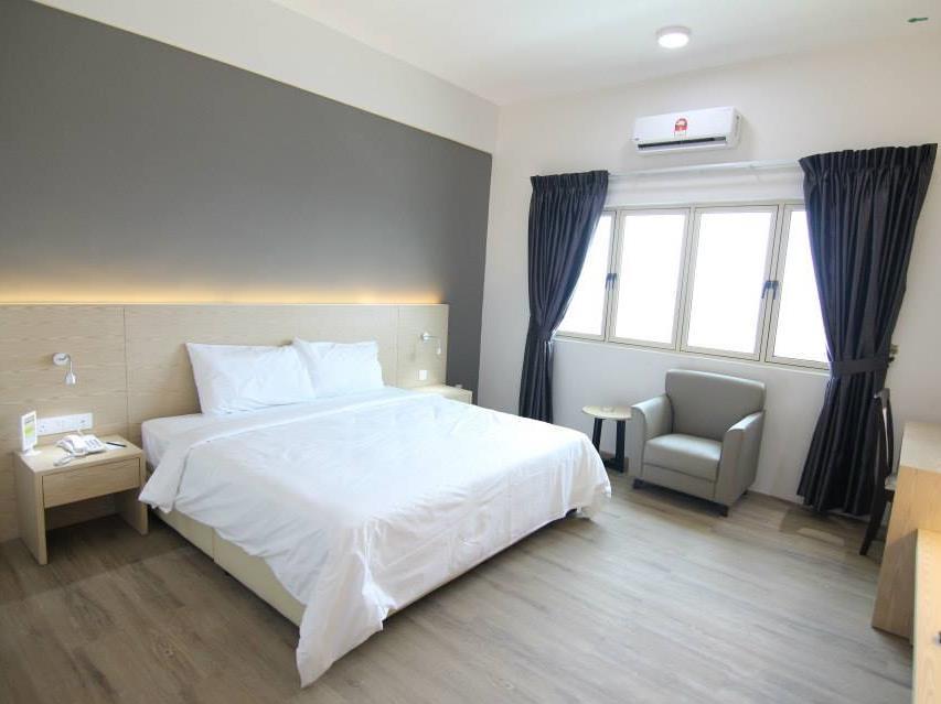 Summit Signature Hotel Бату Пахат Екстериор снимка